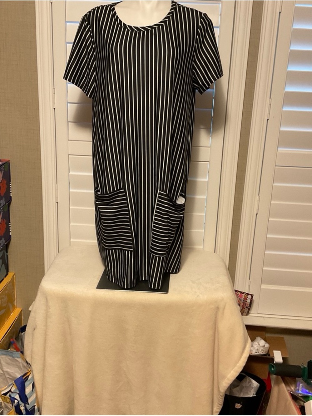 black and white dress shein Vertical Stripe Midi black and white stripe vacation dress Beige Linen Midi Dress Size:0X